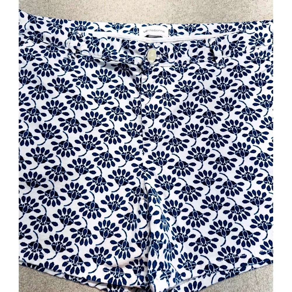 Liz Claiborne Floral Chino Shorts Womens 16 Blue White Mid Rise Summer Botanical